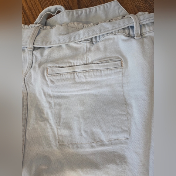 Mid Rise Boyfriend Capri - Picture 5 of 7